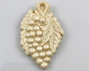 1930s 1940s Celluloid Creme Off White Dress Clip Novelty Grapes Grapevine