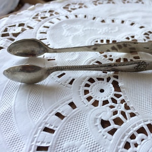 Elegant Vintage Sugar Cube Tongs Spoon Silver Plate Tea time