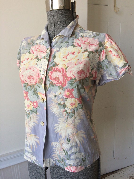 1940s 1950s Floral on Blue Blouse Cotton Puffy Ca… - image 2