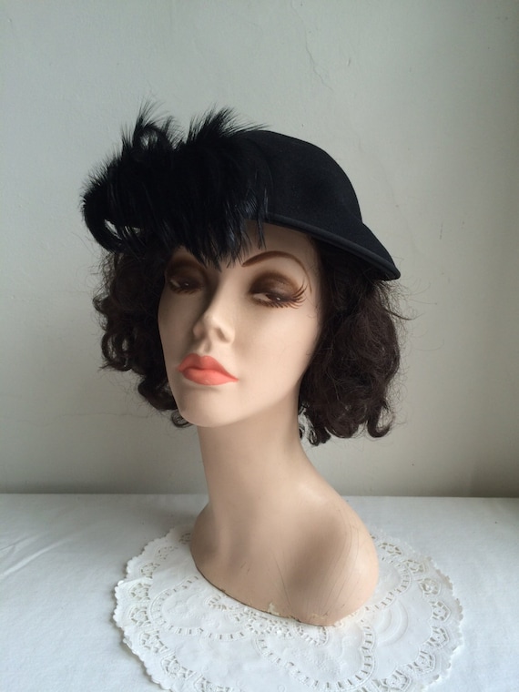 1940s Black Molded Felt G Howard Hodge Asymmetrical Hat  display picture 1