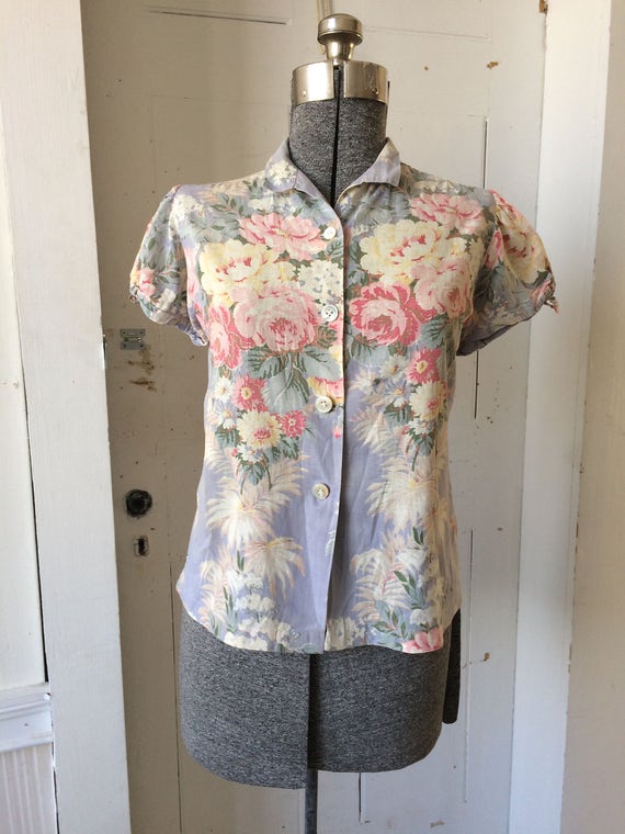 1940s 1950s Floral on Blue Blouse Cotton Puffy Ca… - image 1