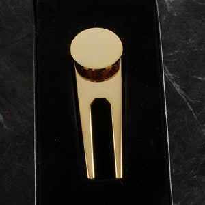 Herramienta para marcar pelotas y divots de golf de oro, latón chapado en oro, nuevo, stock antiguo, en caja, década de 1990