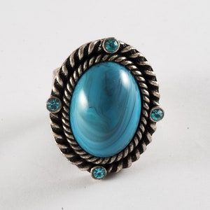 Vintage Ladies Ring Blue Plastic Cabochon Adjustable Ring New Old Stock.