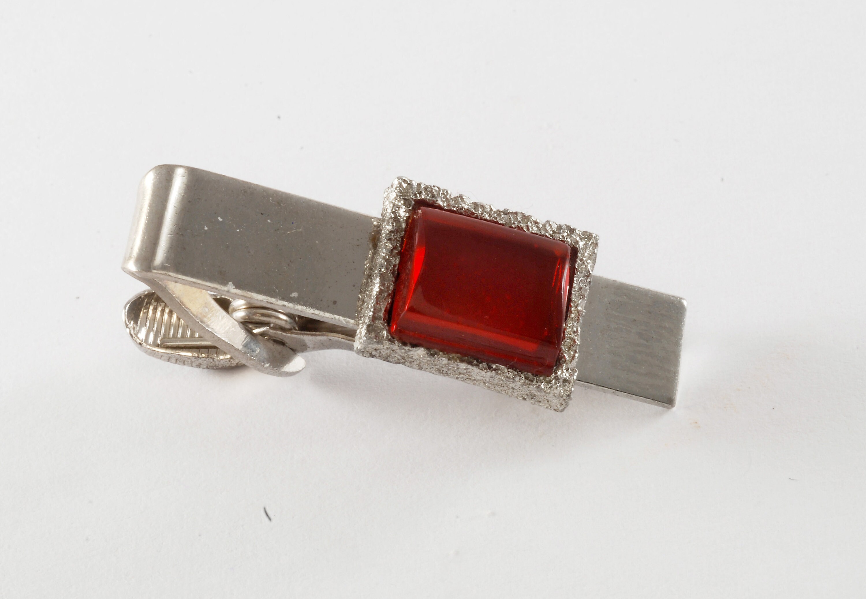 Pince à Cravate Vintage, Plaqué Or, Strass Rouge – Très Bon état