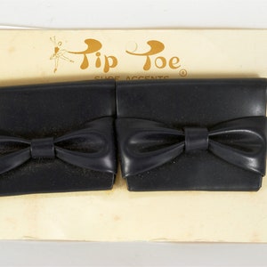 Vintage TIP TOE Plastic Shoe Clips Shoe Accents Navy Bows #942 Shoe Buckles NOS On Card 1960&#39;s