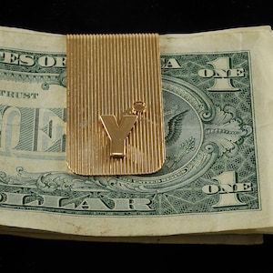 Sujeta billetes vintage con la letra Y de acero chapado en oro con textura acanalada Sujeta billetes dañado con diamante faltante Nuevo Stock antiguo DIY
