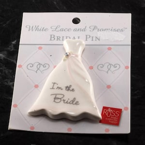 Spilla "I'm The Bride" di RUSS, spilla da sposa con pizzo bianco e promesse su carta
