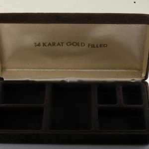 Vintage jaren '70 Bruin Fluweel Bedekt 6 Compartiment Sieraden Doos NOS 5" x 3" x 1"