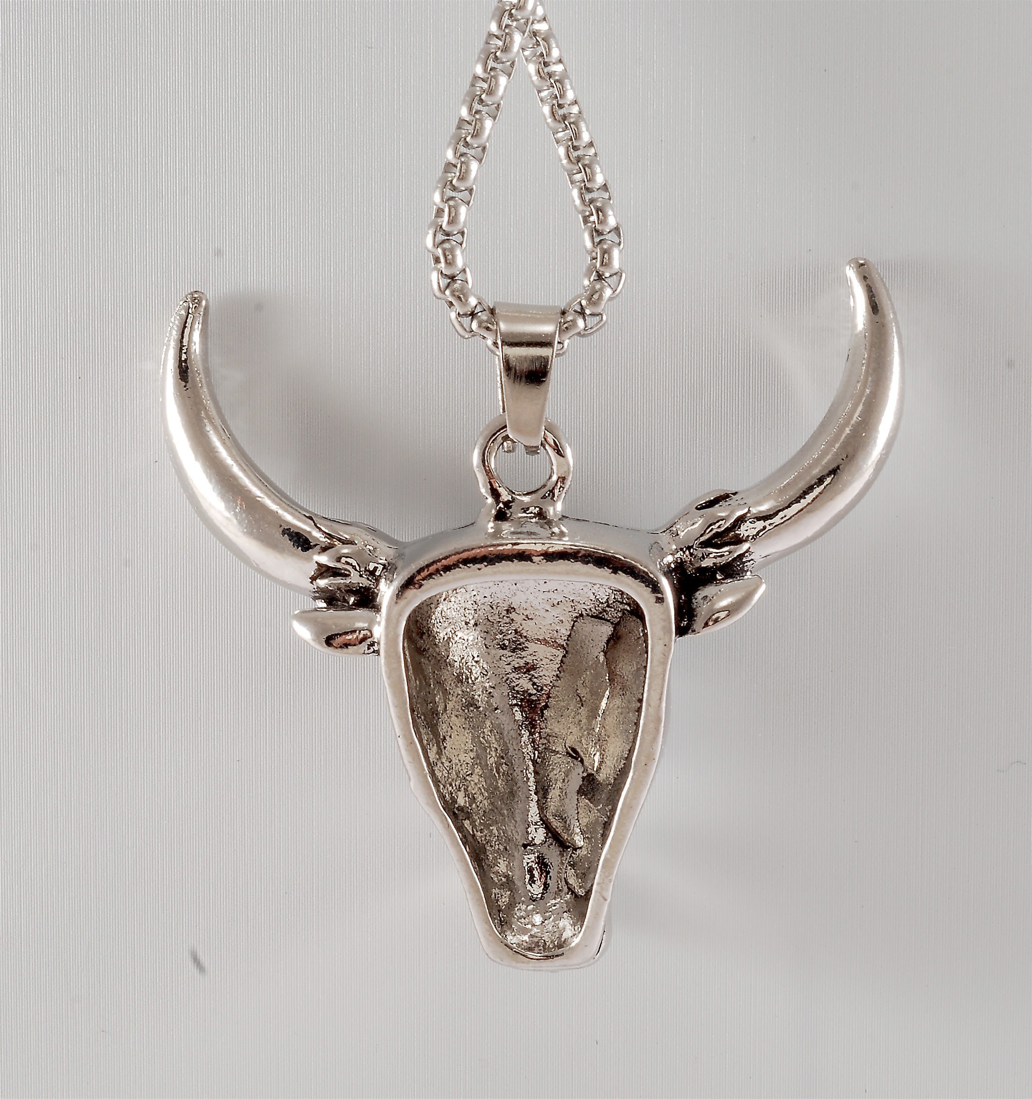 デザイナーネックレス ブルズヘッドステア シルバートーン＆フェイク