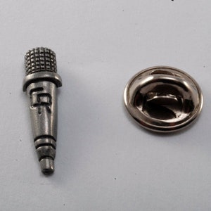 Vintage &quot;CR&quot; Microphone MIC Studio Style Microphone Pin Back