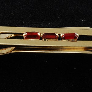 Pince à Cravate Vintage, Plaqué Or, Strass Rouge – Très Bon état