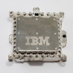 Carte de circuit imprimé IBM en métal 2 pendentif bicolore breloque punk à vapeur fourniture de bijoux neuf ancien stock