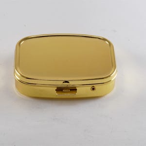 Trinket Box Medicine, Pill Box Case Gold Tone Metal Snap Close NOS