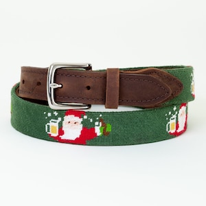 Cinturón Boozy Santa Needlepoint (verde) / Cinturón de Navidad / Cinturón de Aguja de Navidad / Cinturones de Navidad / Cinturones de Navidad / Cinturones de Navidad / Regalos de Navidad