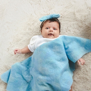 Conjunto de manta para bebé con lazo. Manta ligera de lana merino y seda en color claro, regalo para baby shower, accesorio fotográfico para recién nacidos, regalo para mamá primeriza.