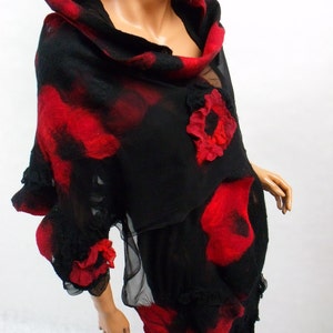 Wrap, poncho, bolero, chal y bufanda únicos violeta violeta, como un vestido de seda de fieltro nuno, hecho a mano con amor en Nueva Zelanda