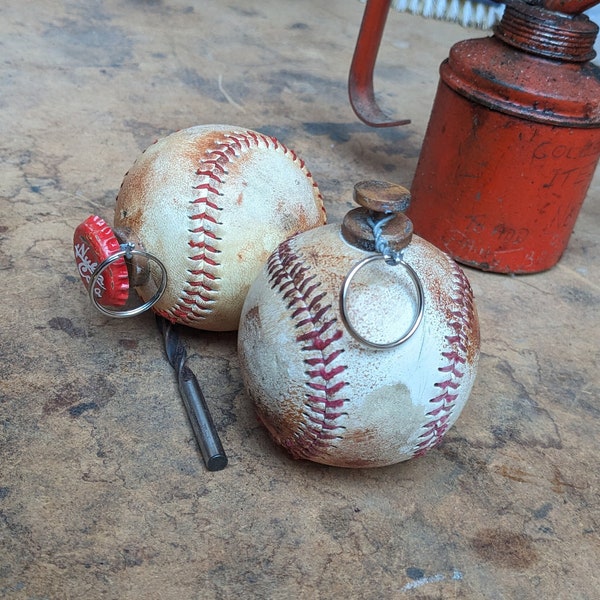 Réplica de granada de béisbol de Wasteland - Pelota de béisbol desgastada real / Réplica de tamaño real para exhibición o cosplay
