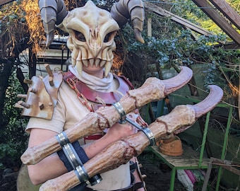 3 Claw Deathclaw Gauntlet Painted & Assembled – Life-Size, 3D Printed