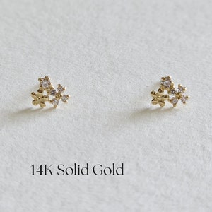 Boucles d'oreilles Florina 14 carats, boucles d'oreilles en or massif, clous de fleurs, clous d'or, boucles d'oreilles quotidiennes, cadeau pour elle, cadeau pour femme, cadeau de fête des mères