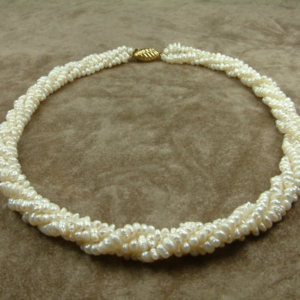 Collier Torsadé de Perles Blanches