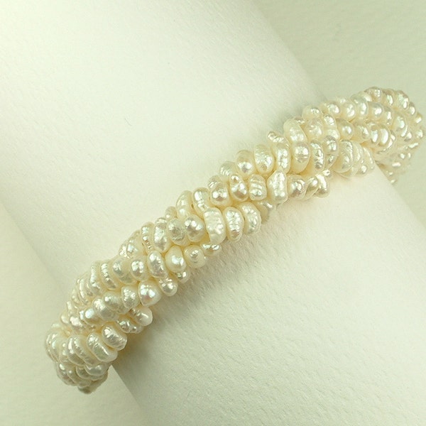 Bracelet Torsadé de Perles Blanches