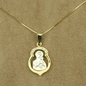 Virgin Mary with Jesus Christ Pendant in Gold 14k image 3