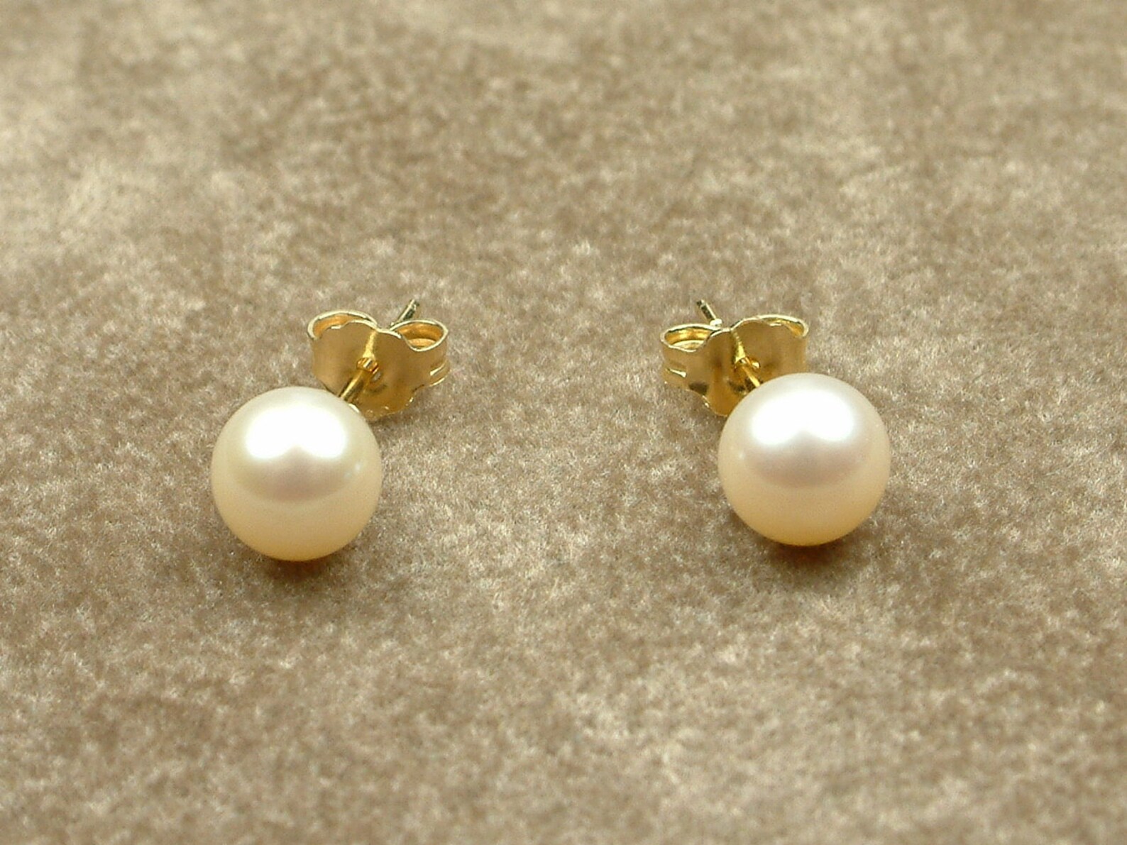 white akoya pearl stud earrings
