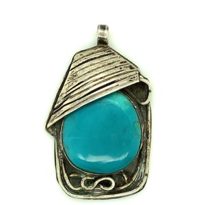 Vintage artesano turquesa plata esterlina colgante collar piedra azul brillante