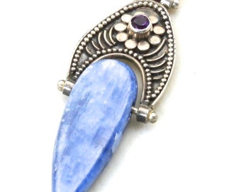 Vintage Flower and Detailing Sterling Silver Blue Kyanite and Amethyst Pendant