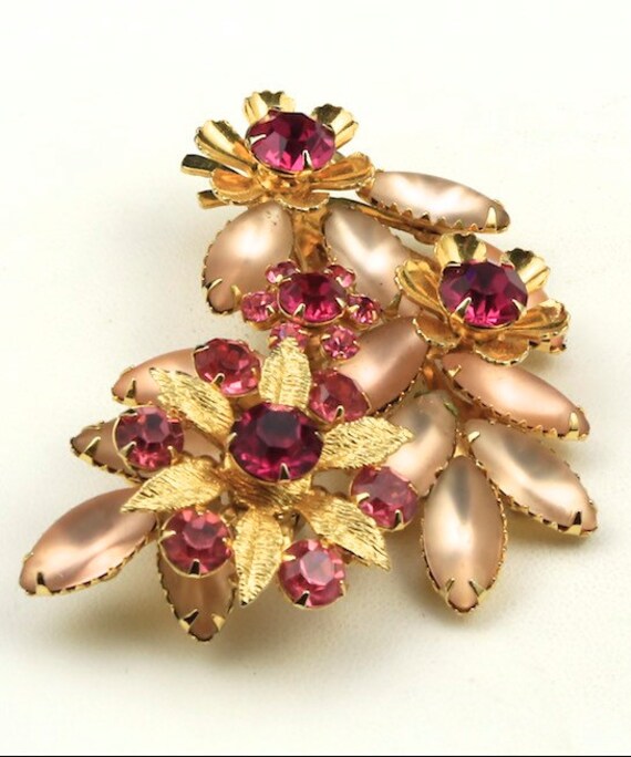 Vintage Pink Rhinestone Gold-Tone Flower Brooch P… - image 2