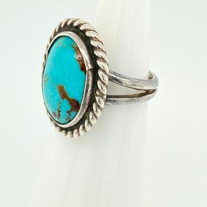 Vintage Navajo Bright Blue Turquoise Sterling Silver Ring Braid Detail Sz 5 image 3