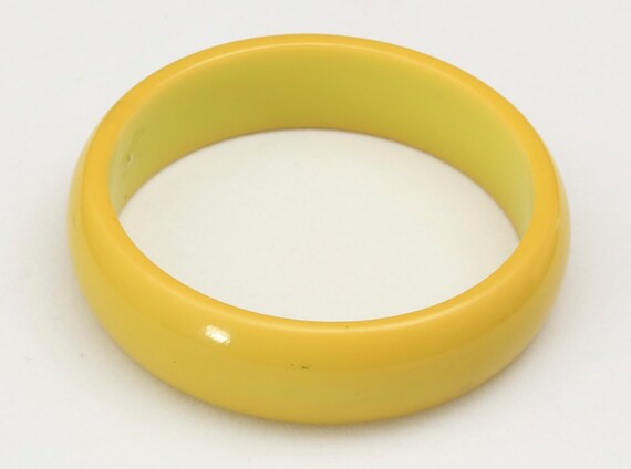 Vintage Yellow Solid Bakelite Bangle Bracelet - image 2