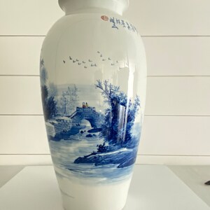 Vintage Huge Japanese Art Pottery Arita Asian Blue White Porcelain Vase Signed image 7