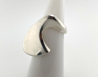 Vintage Artisan Sterling Silver 925 Modernist Abstract Asymmetric Ring Sz 4.25