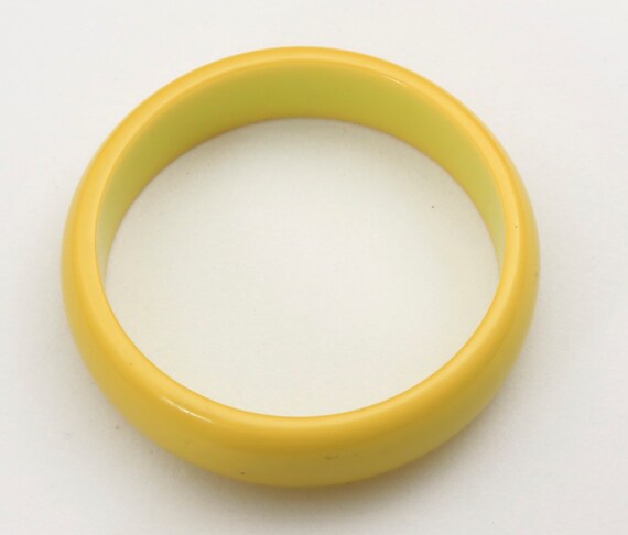 Vintage Yellow Solid Bakelite Bangle Bracelet - image 3