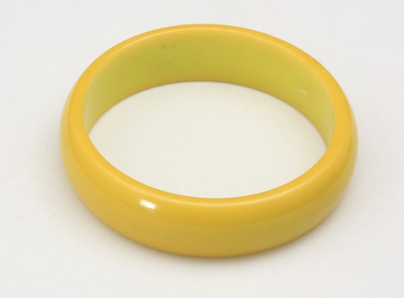 Vintage Yellow Solid Bakelite Bangle Bracelet - image 1