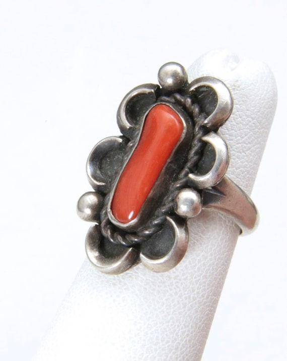 Beautiful Vintage Native American Navajo Coral Sterling Silver Ring Beautiful Vintage Native American Navajo Coral Sterling Silver Ring