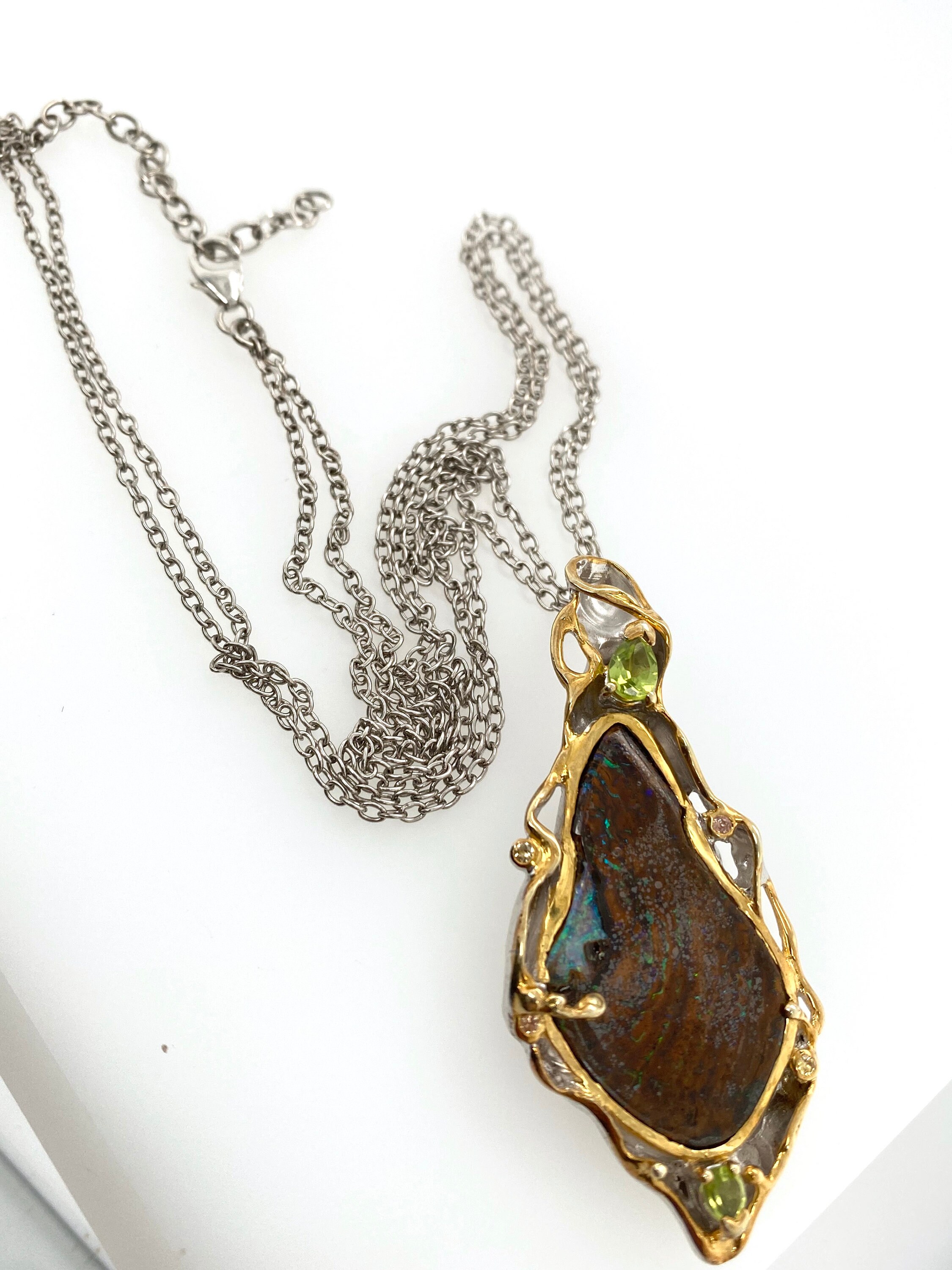 金色三角形・ボルダーオパール？！ペンダントネックレス ヴィンテージ アーティザン ボルダーオパール & スターリングシルバー