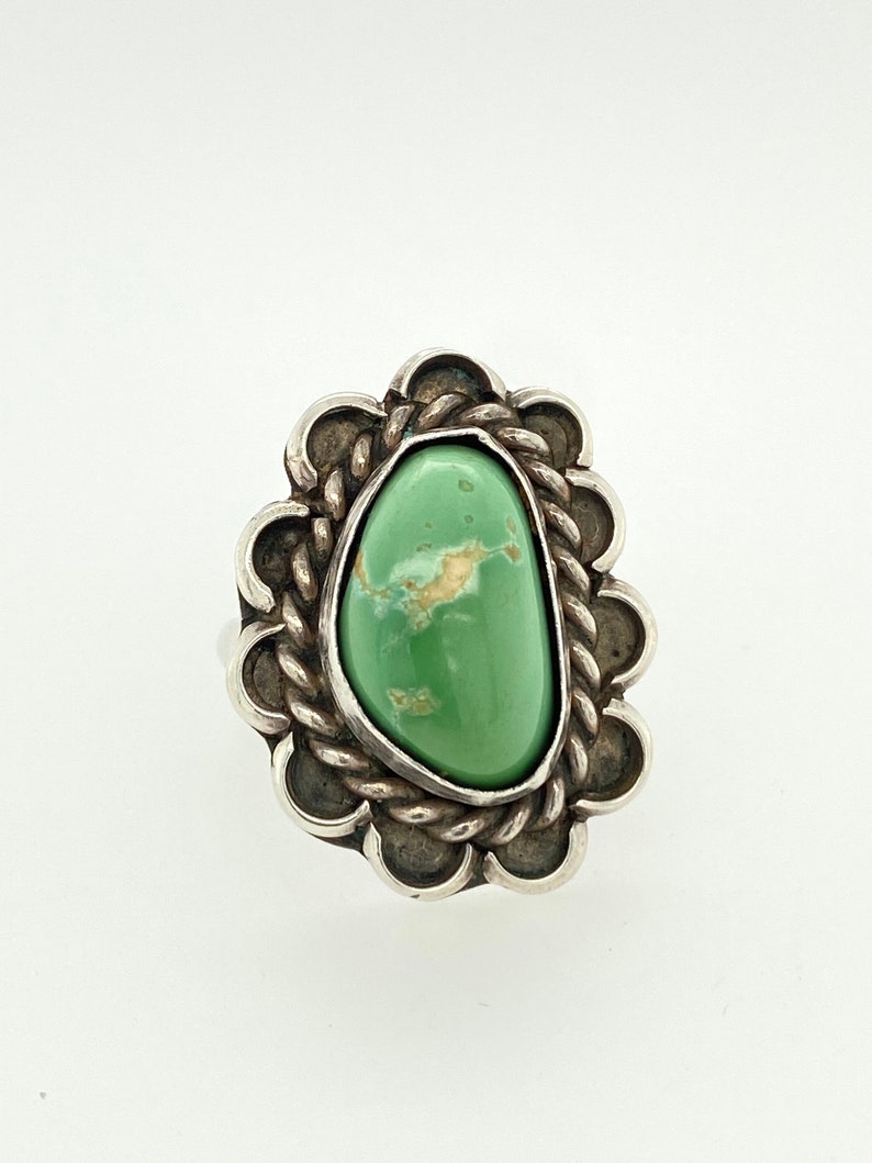 Vintage Navajo Green Turquoise Sterling Silver Ring Braid Scalloped Sz 6.5 image 1