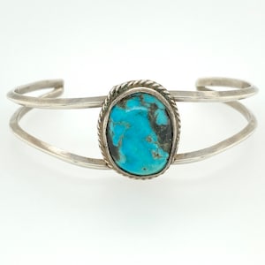 Vintage Dainty Navajo Bright Blue Turquoise Sterling Silver Cuff Bracelet