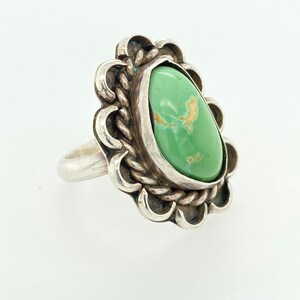 Vintage Navajo Green Turquoise Sterling Silver Ring Braid Scalloped Sz 6.5 image 2