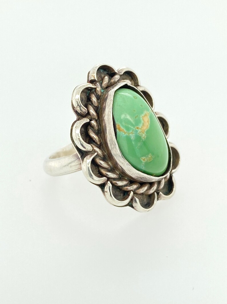 Vintage Navajo Green Turquoise Sterling Silver Ring Braid Scalloped Sz 6.5 image 2