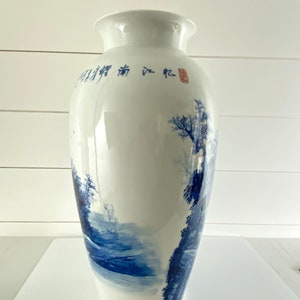 Vintage Huge Japanese Art Pottery Arita Asian Blue White Porcelain Vase Signed image 5