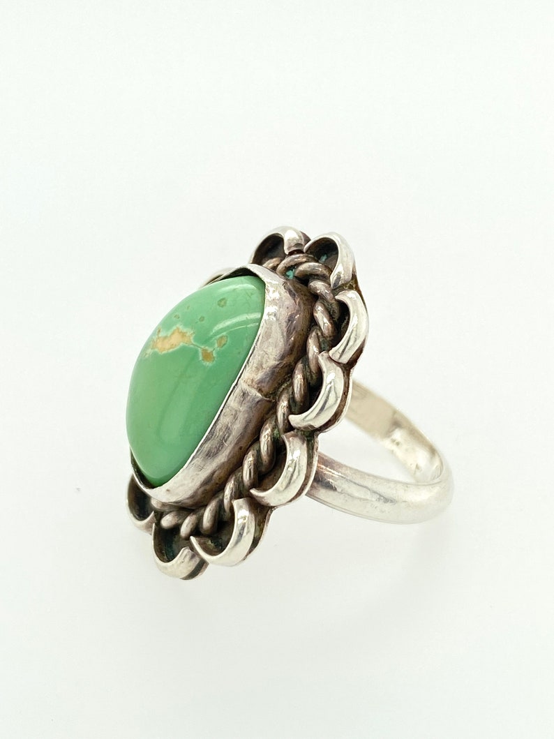 Vintage Navajo Green Turquoise Sterling Silver Ring Braid Scalloped Sz 6.5 image 3