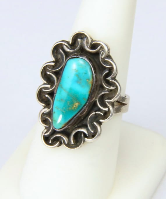 Rare Vintage Native American Navajo Coral Malachite Sterling Silver Interlocking Ring Set Rare Vintage Native American Navajo Coral Malachite Sterling Silver Interlocking Ring Set