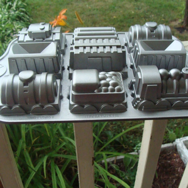 Train Cake Pan Nordic Ware Pro Cast Aluminum Rail Road RR Locomotive Cake Mold Made In USA - Five Cup 1.2 Litres