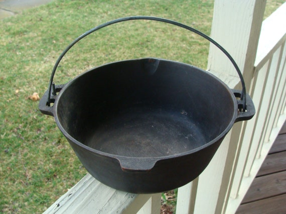 Vintage Unmarked BSR Cast Iron Dutch Oven Number Seven With Pour Spout  Griswold Wagner Type No 7 Measures 10-1/4 Inches Made in USA No Lid 