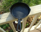 Favorite Piqua Ware Smiley Logo Cast Iron Skillet 3
