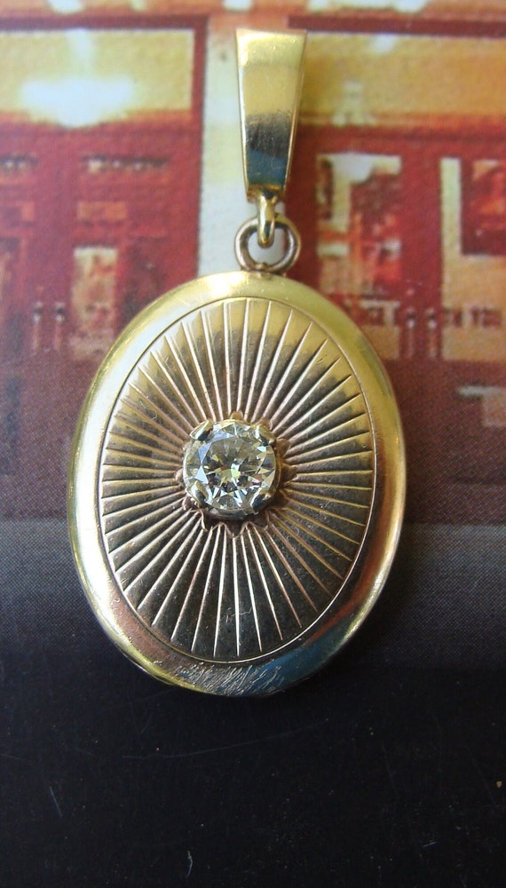 Antique Victorian Quadrilobe Sunburst Gold Locket 