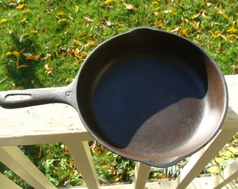 Vintage Unmarked Wagner Cast Iron Skillet Nine Inch Wagner Number 6 Skillet Cast Iron Skillet #6  - 9" inch